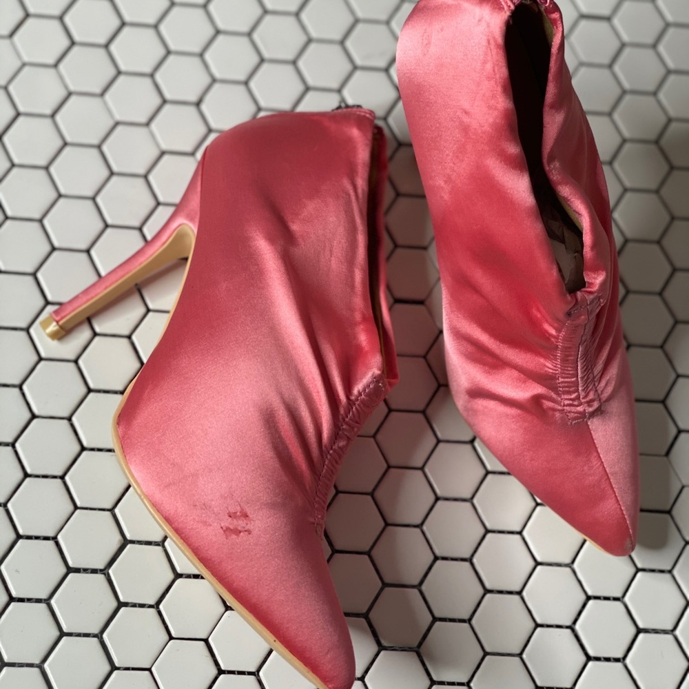 Peachy Blush bootie - Picture 2 of 3